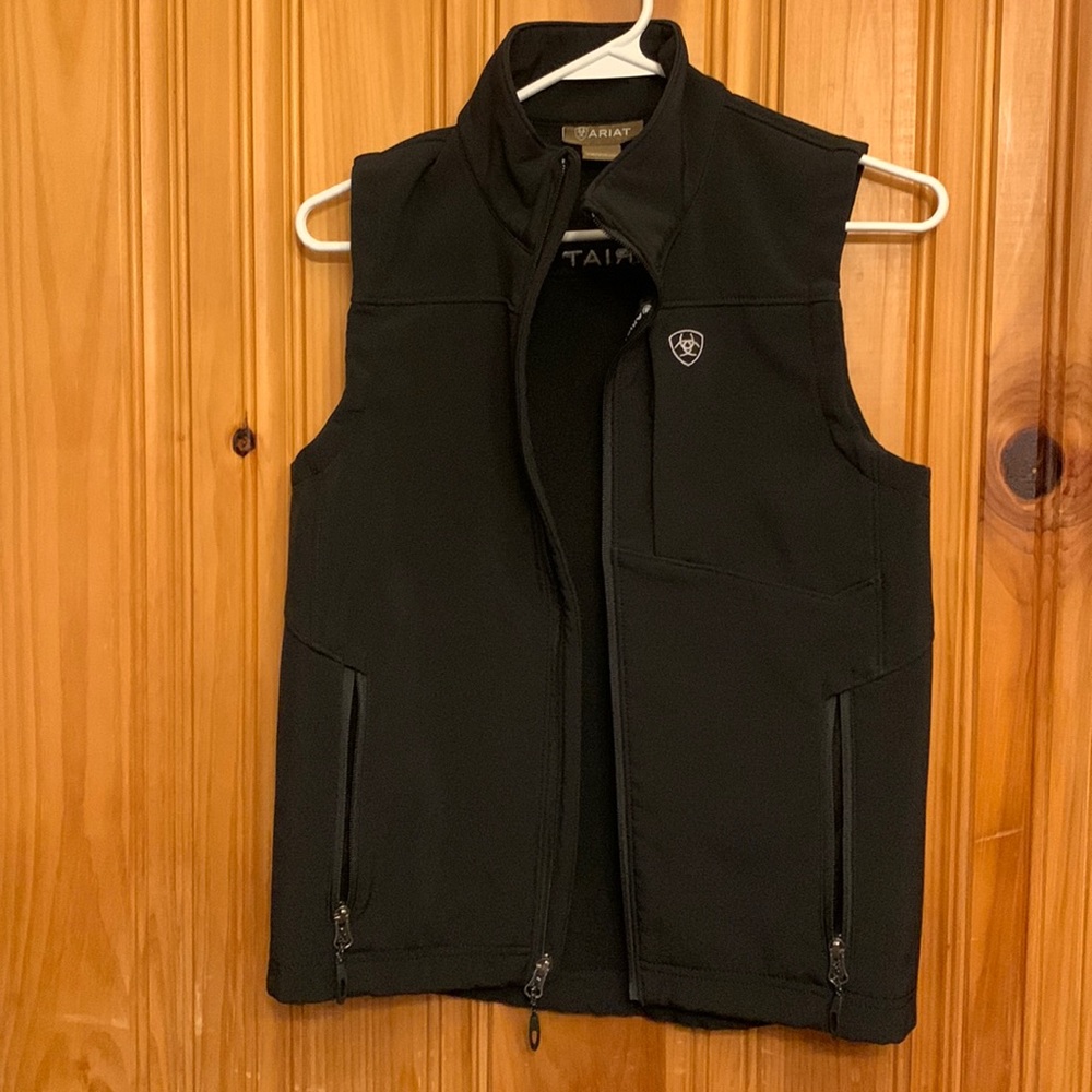 ARIAT vest